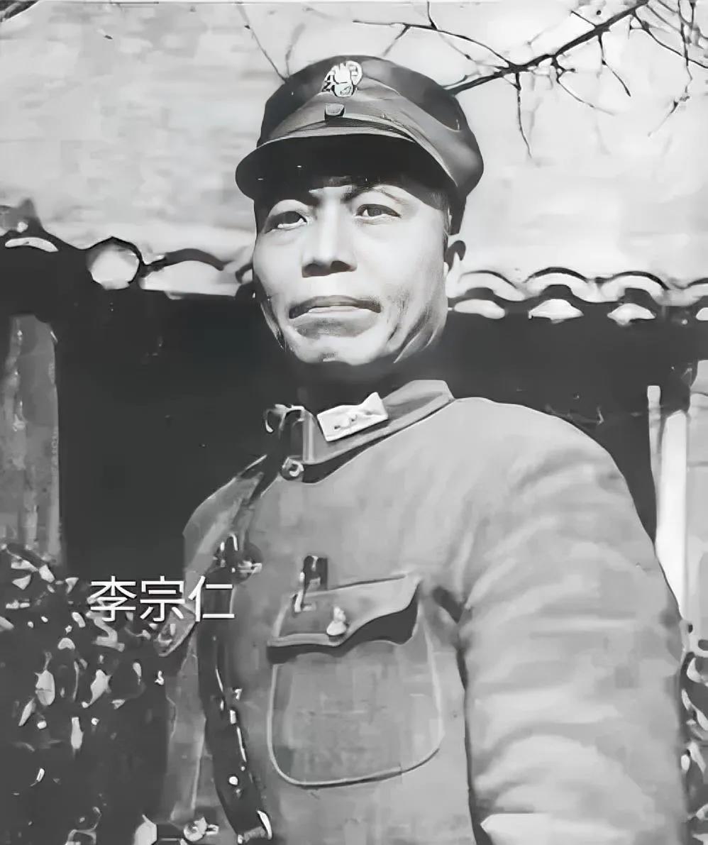 李宗仁精准评价蒋介石：“他受过良好的训练，久经沙场，但他只是一个战术家而非战略家