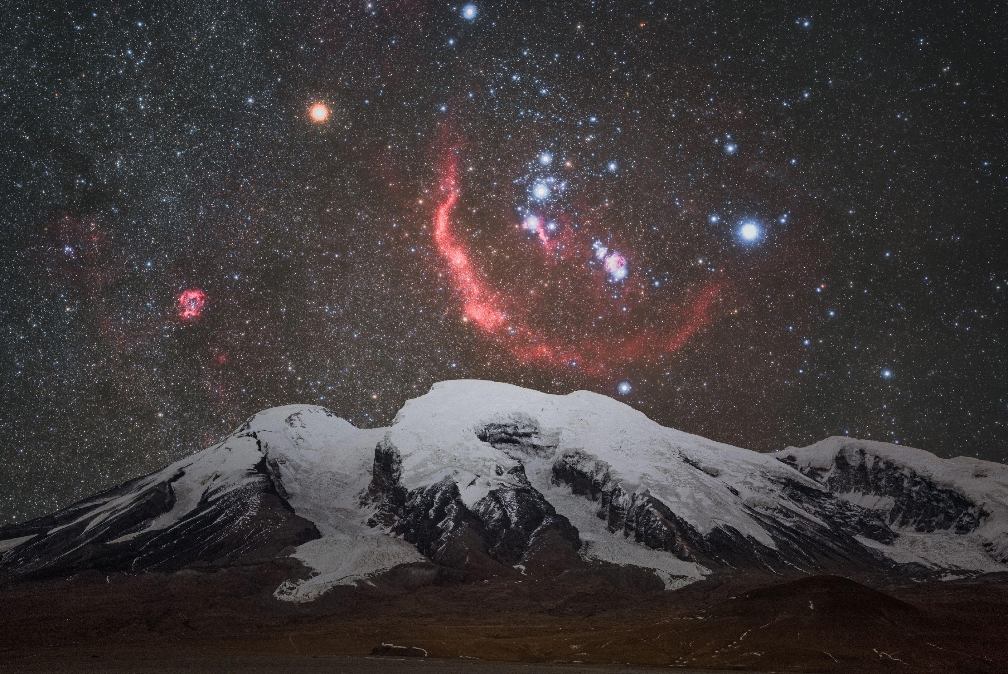 当猎户腰间的宝石坠落帕米尔高原。第一次拍广域深空 没上快门线 曝光不是...