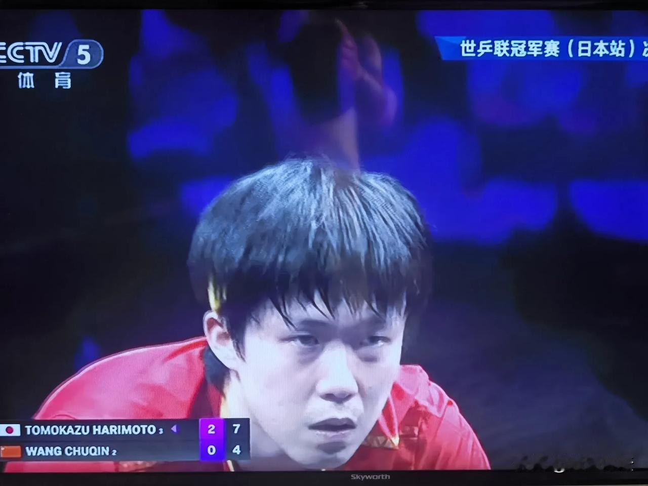 王楚钦，怎么了？球球不上台，失误太多了！压力太大了吗？忘掉前三局，放开打！相信自