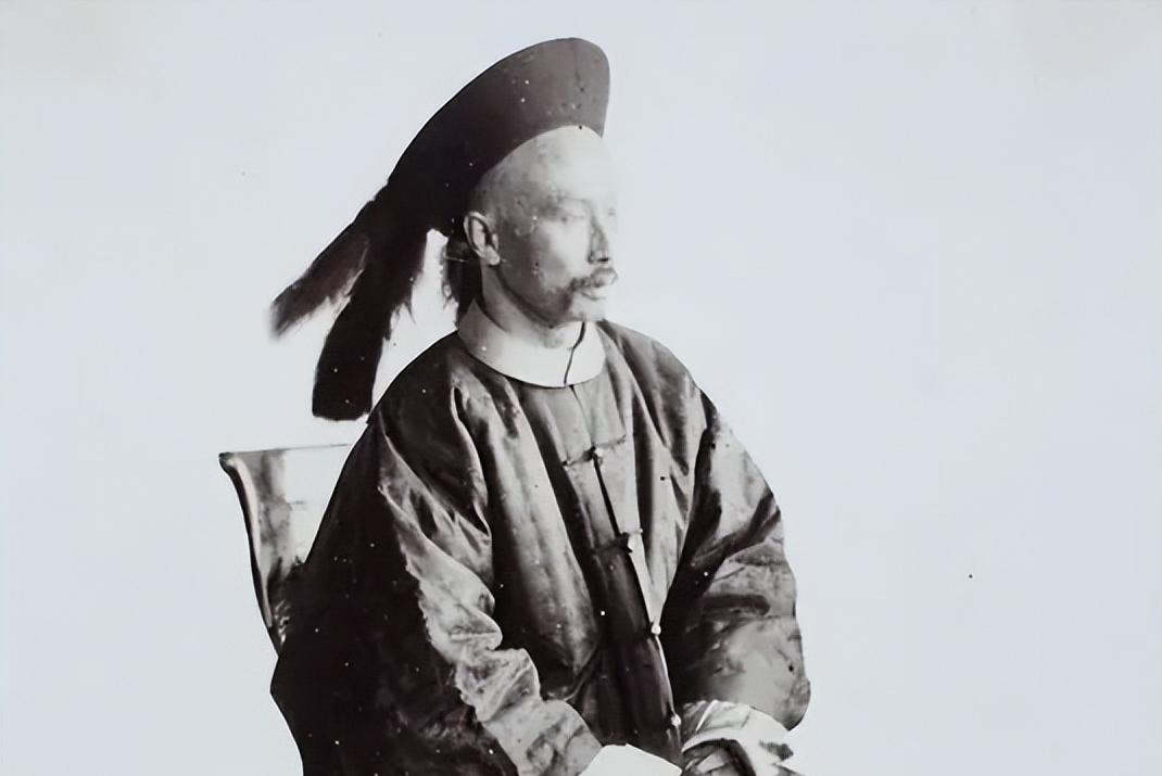 1860年，何桂清逃进上海租界。经过奕䜣与洋人不断沟通，两年后，原两江总督何桂清