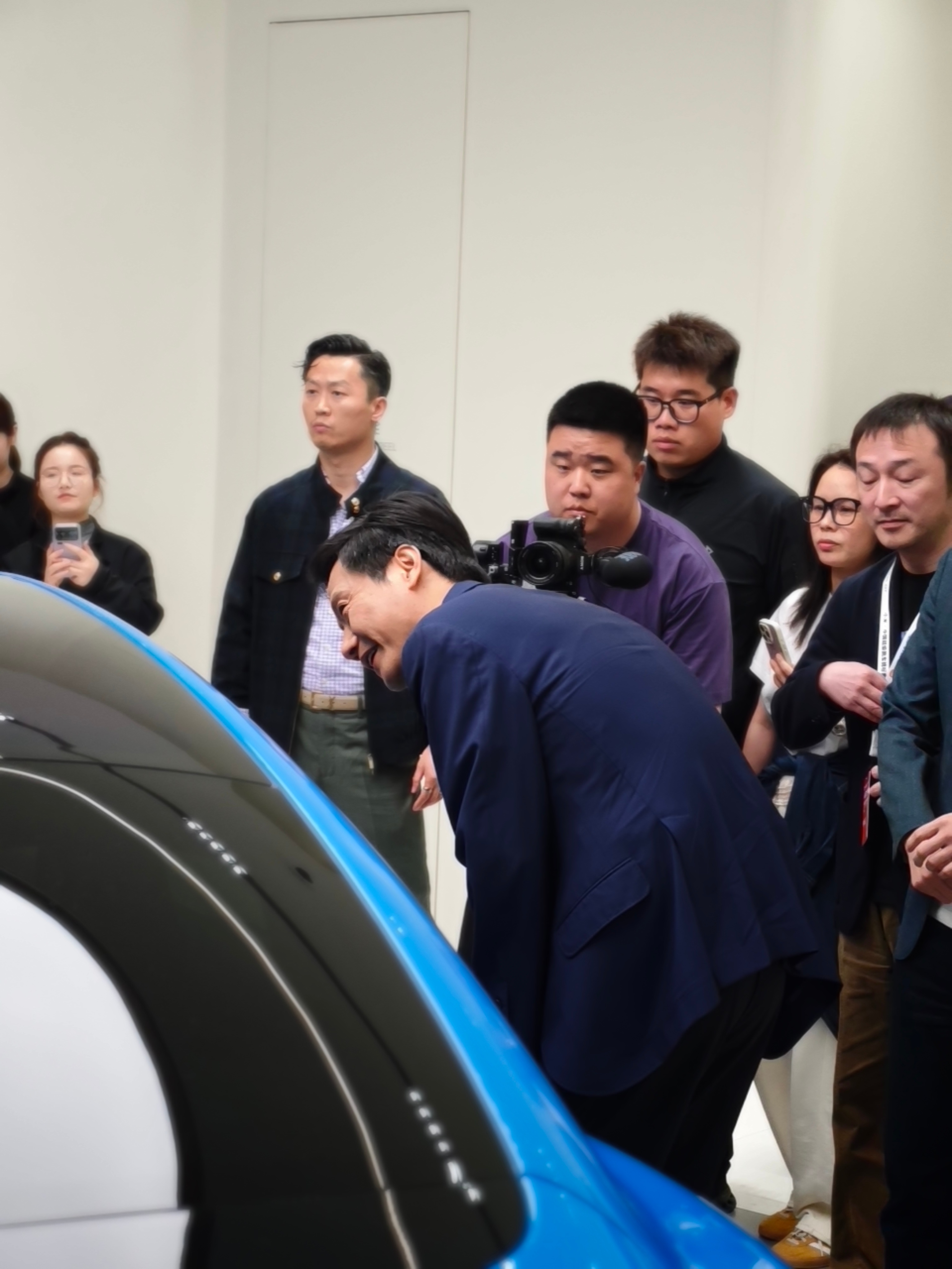 全中国最拼的千亿老板，扎扎实实搞制造业，事必躬亲地进行拆车直播、续航直播在网上一