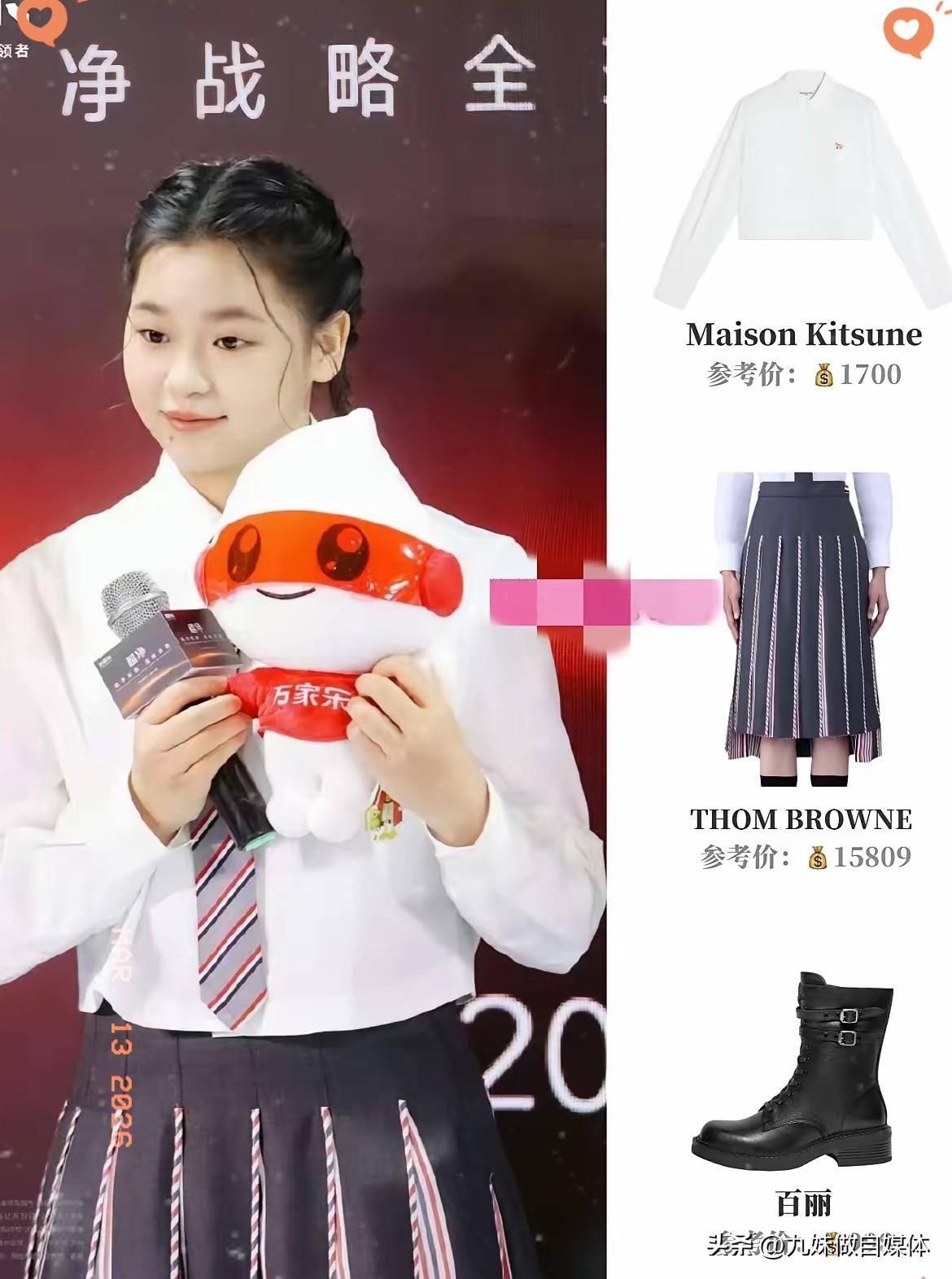 估计全红婵也没想到，
她就参加了个万家乐的活动，
不仅万家乐品牌又火了一次，竟然