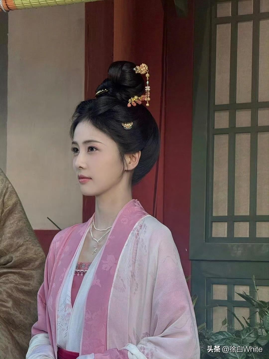 6月10日，白鹿《莫离》云包场节奏有问题
30w座云包场，开播前3天只投入11.