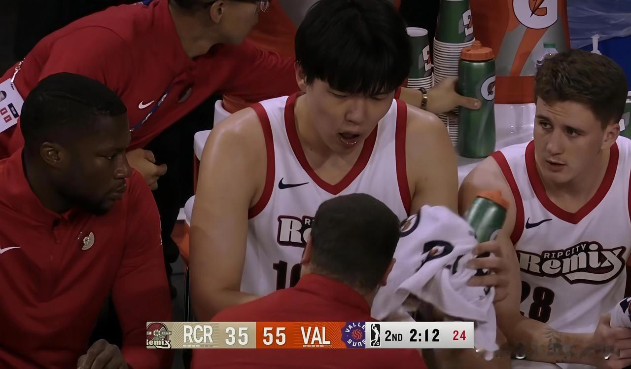 杨瀚森打G联赛十分有必要。

今天杨瀚森完成G联赛首秀，完全超出预期。

首先就