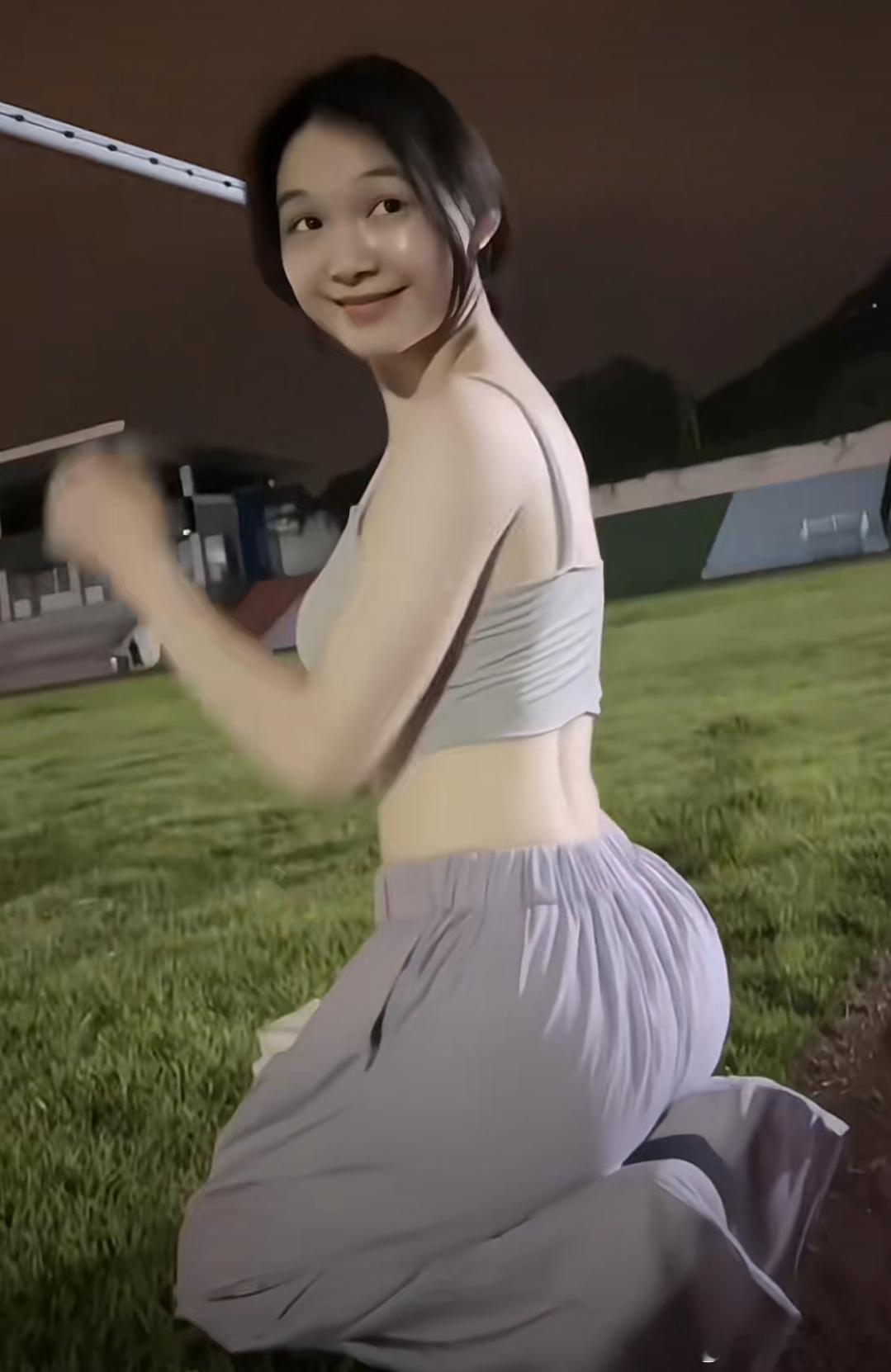 洋洋高锐”好想好想……◎入夜……了一个人偷偷来到郊外想……偷偷再看她一眼◎真是不