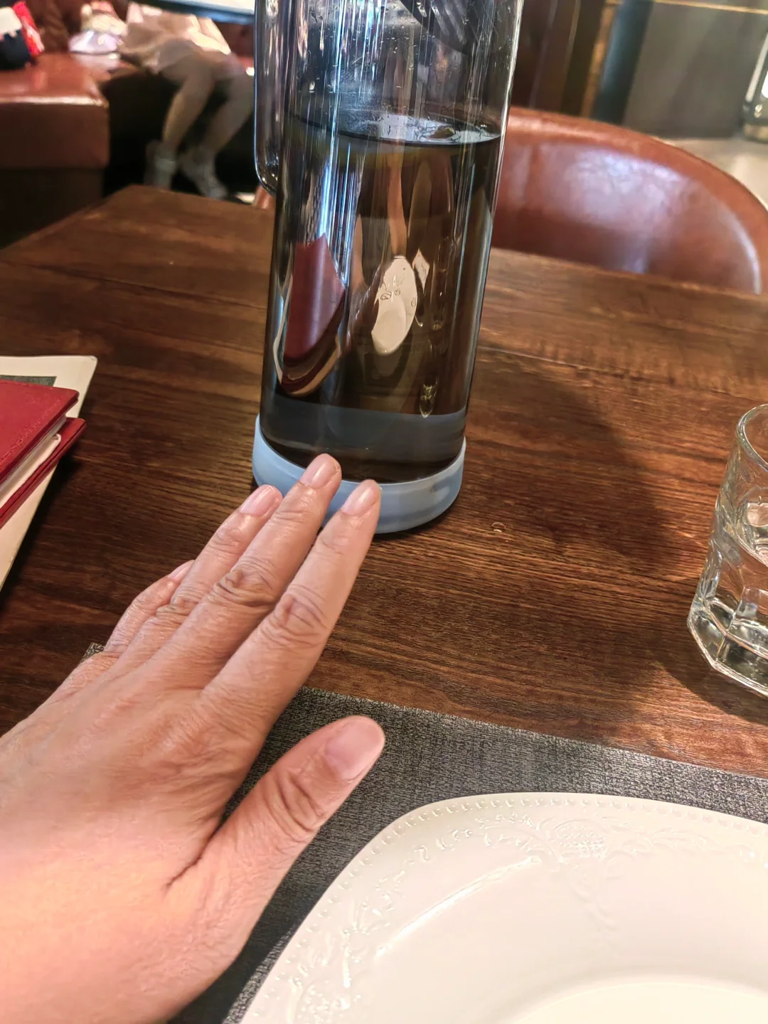 无缘无故的哭泣是一张红牌