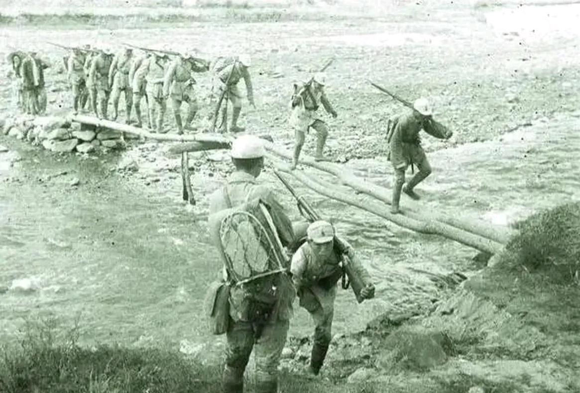 1942朱家岗血战：弹尽粮绝之际，骑兵神兵天降破重围
 
1942 年淮北朱家岗