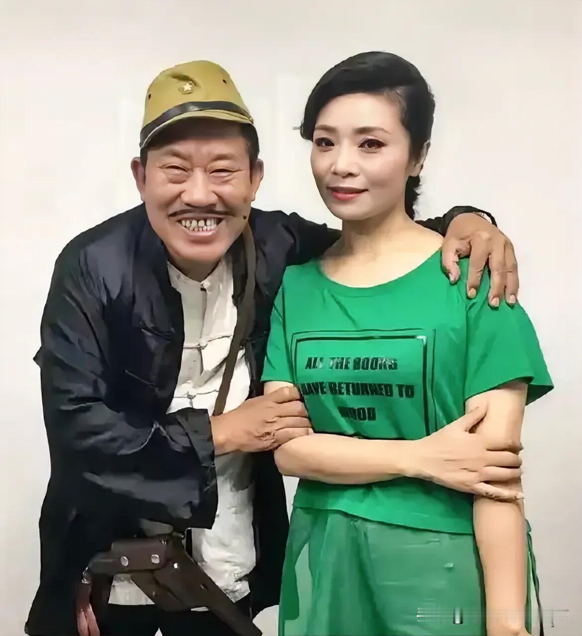 不知道什么原因，一直以来不怎么喜欢左边这一位男演员演的戏，其实知道这只是一张剧照