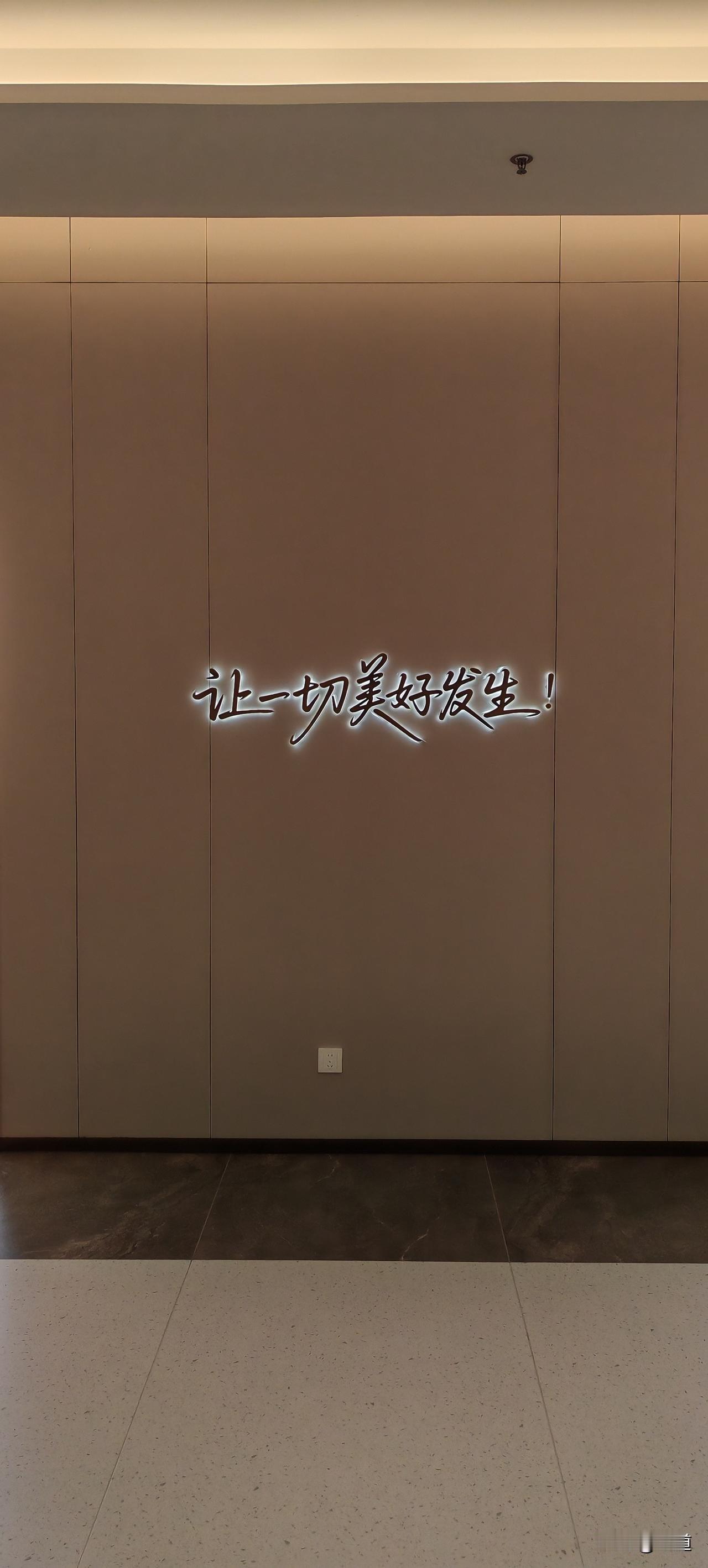 哈哈，刚刚看了一篇文章，说为什么女儿结婚，父亲哭的稀里哗啦。
我就想到我侄女结婚
