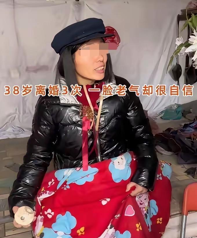 38岁女子自称空姐，打扮辣眼长相显老，三婚三离还在相亲找下家！一开口彩礼要4个9