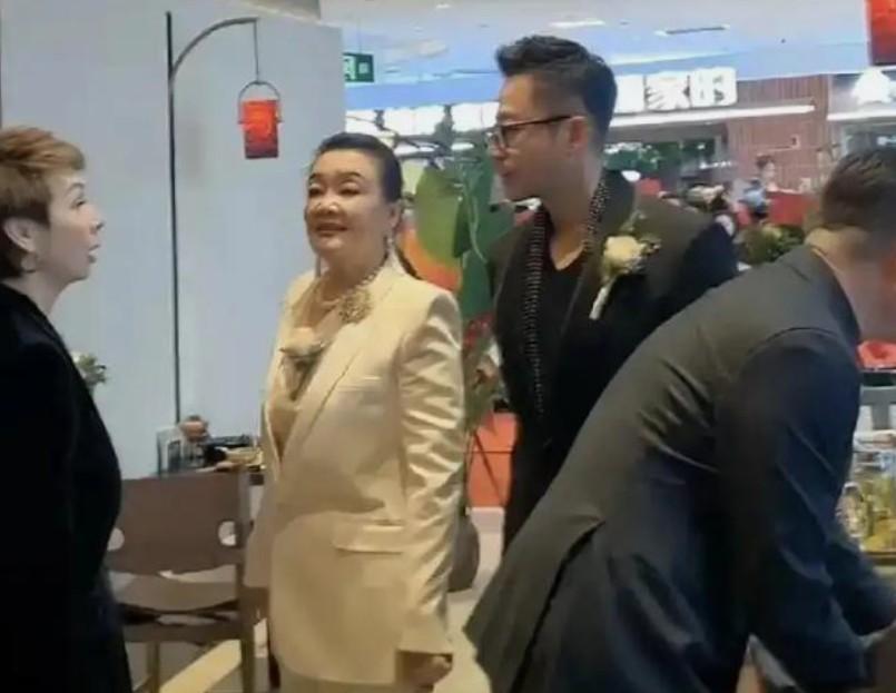 汪小菲是个男子汉，只想给心爱的人最好的，给身边的朋友和员工最好的，不能辜负了对他