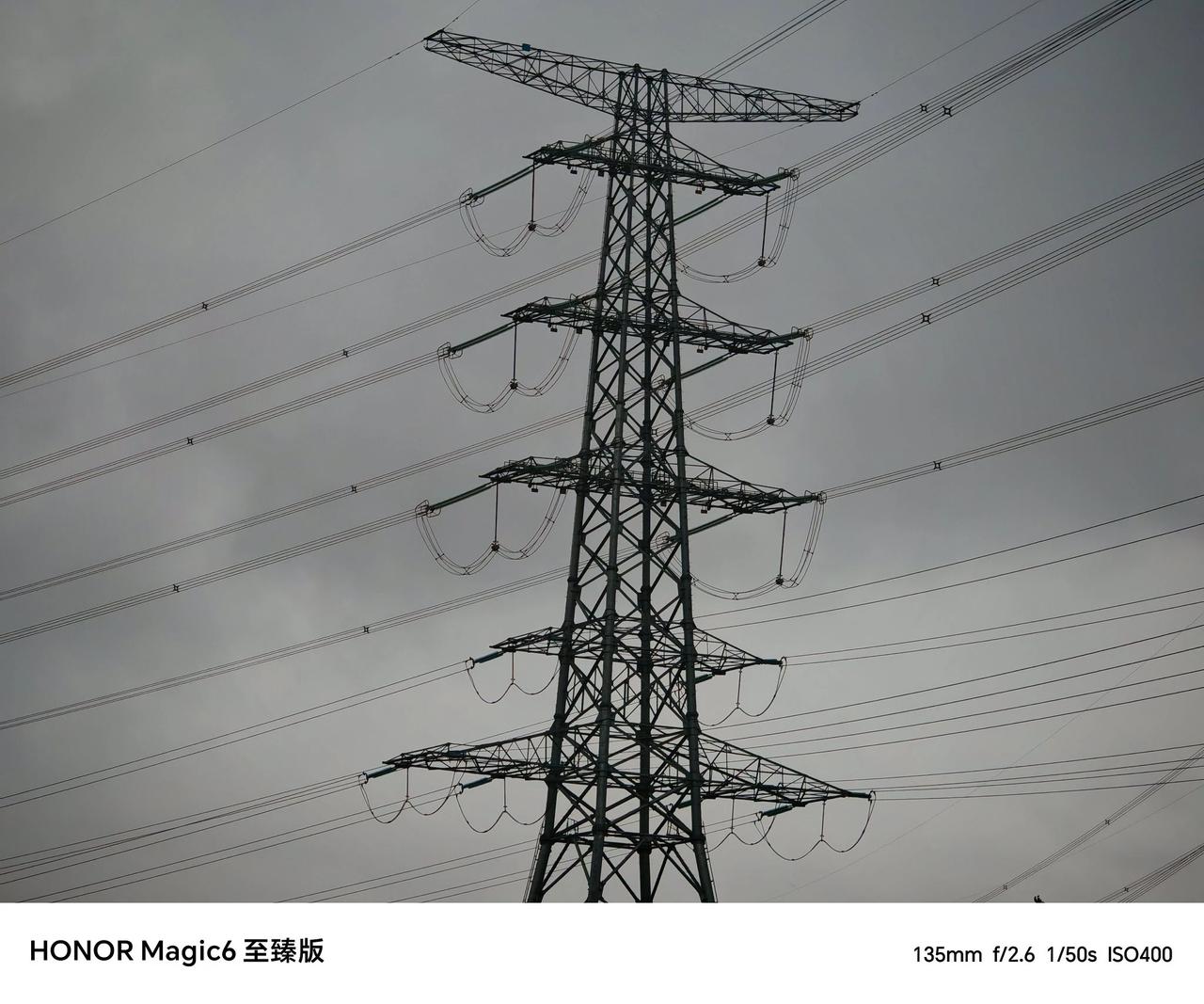 传说中的灭霸，也就是vivo x100 Ultra依然搭载双曲屏，屏幕形态发布即