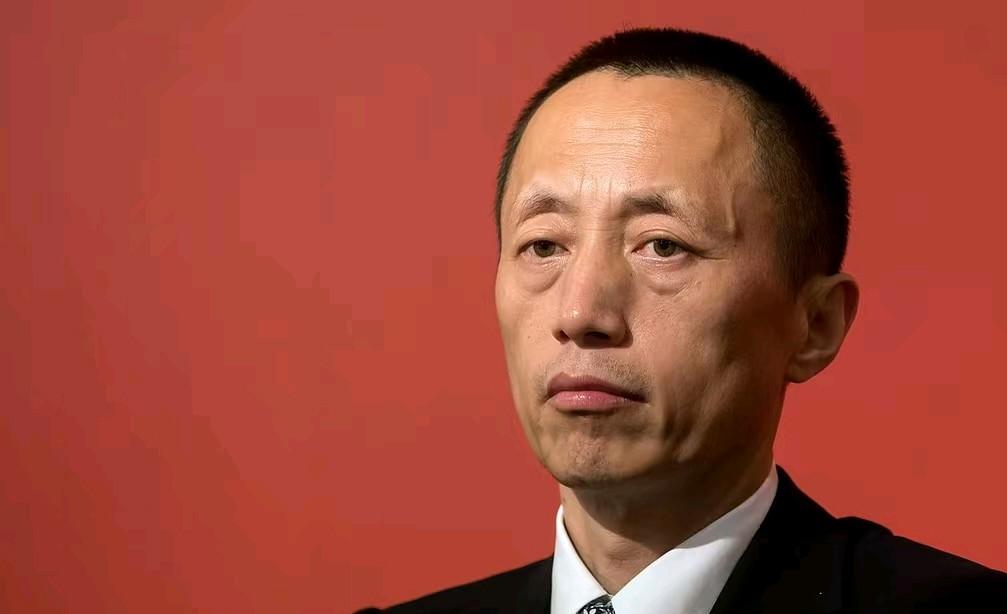 万科第二代掌门人郁亮申请退休，说是到岁数了，其实他也就刚过60岁，不算大。
郁亮