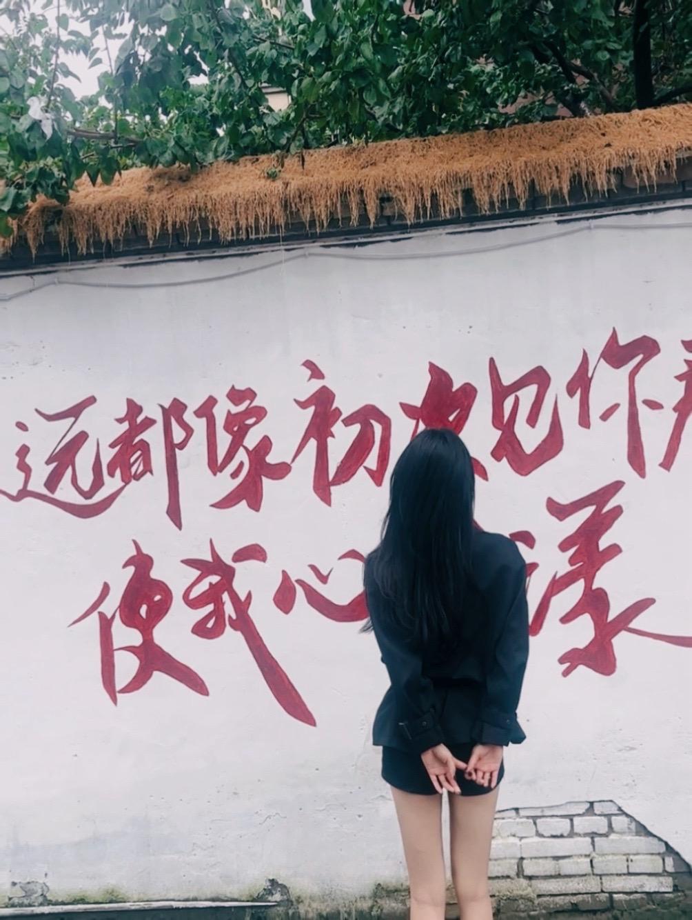 我这骄纵高傲的性格 是一位故人惯出来的 我经常对他发脾气