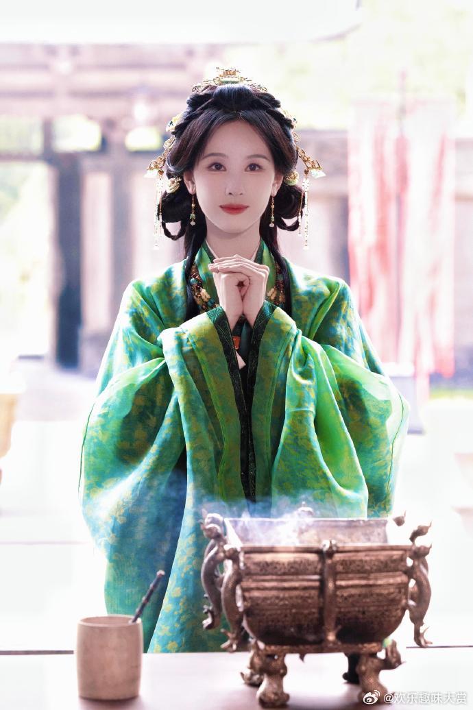 陈都灵谐音梗全都灵 很多人习惯借陈都灵的名字许愿，期盼生活万事全都灵，如今本尊主