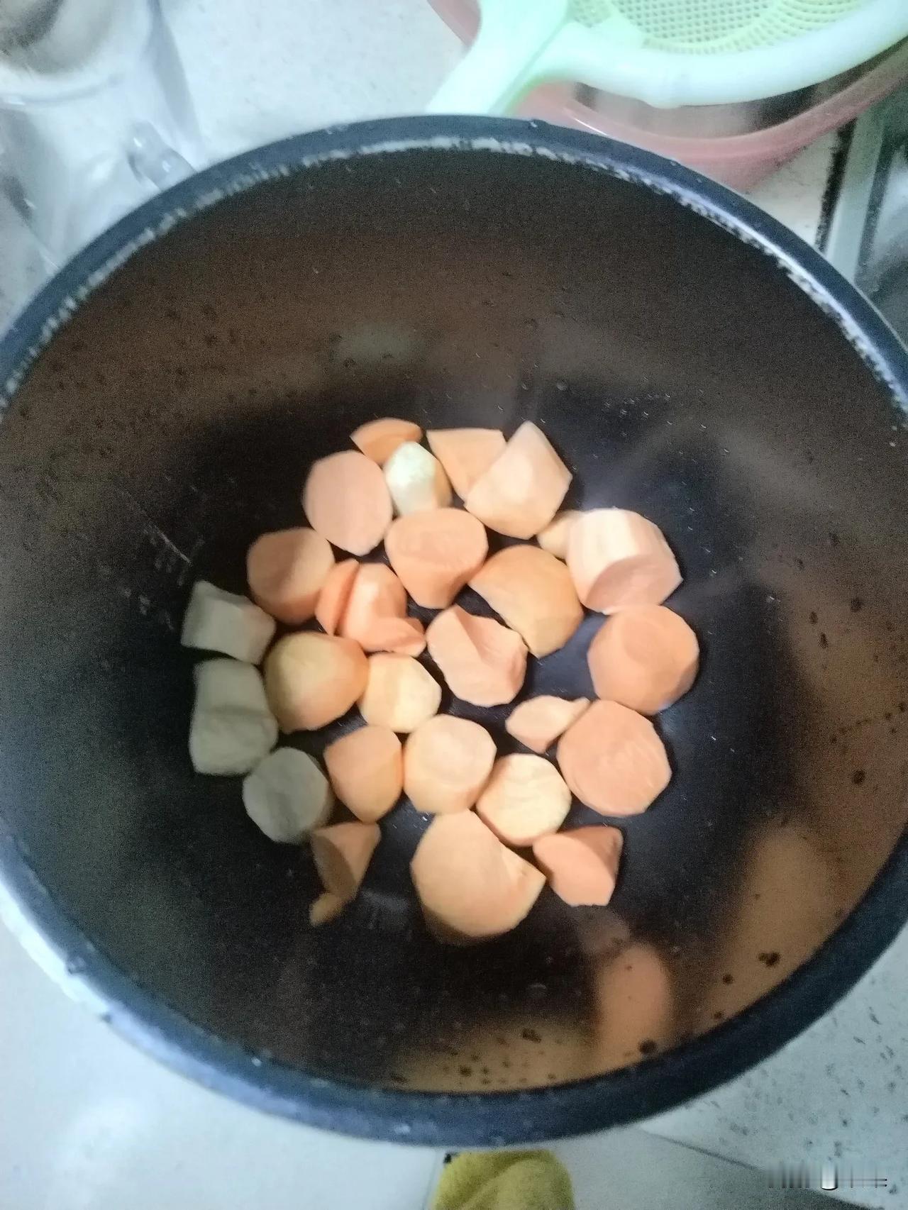 没情商的男的一张口都是错的！无语！[发怒]
晚饭问俺家某人吃什么饭？他让煮红薯稀