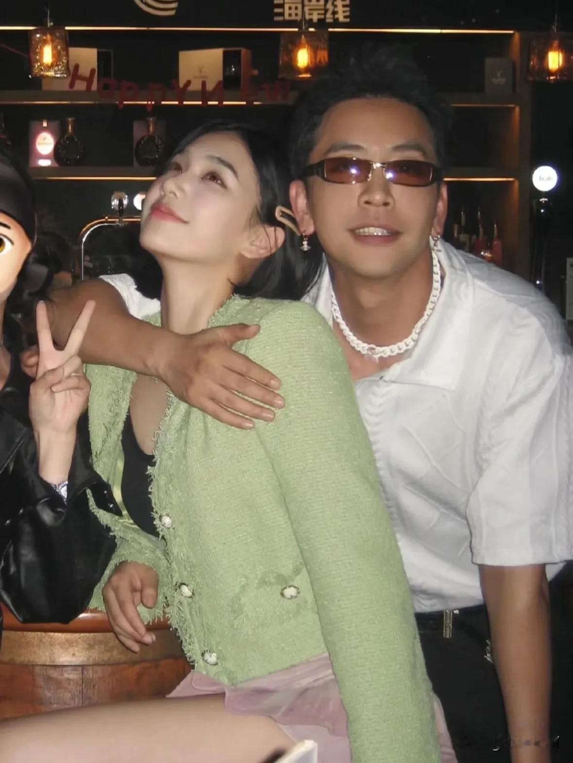 看到这个照片终于知道为什么何美延一直说梁松很帅了。
搞rapper的确实在审美上