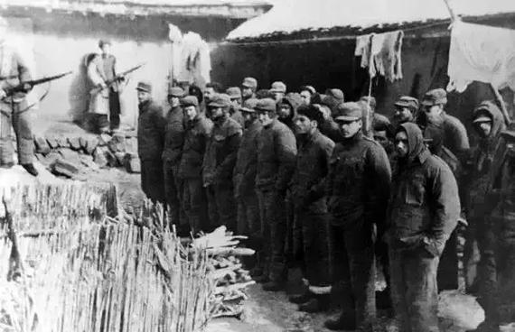 1961年11月的一天，金三角残军师长蒙宝业在熟睡中被枪声惊醒，他顾不上身边怀孕