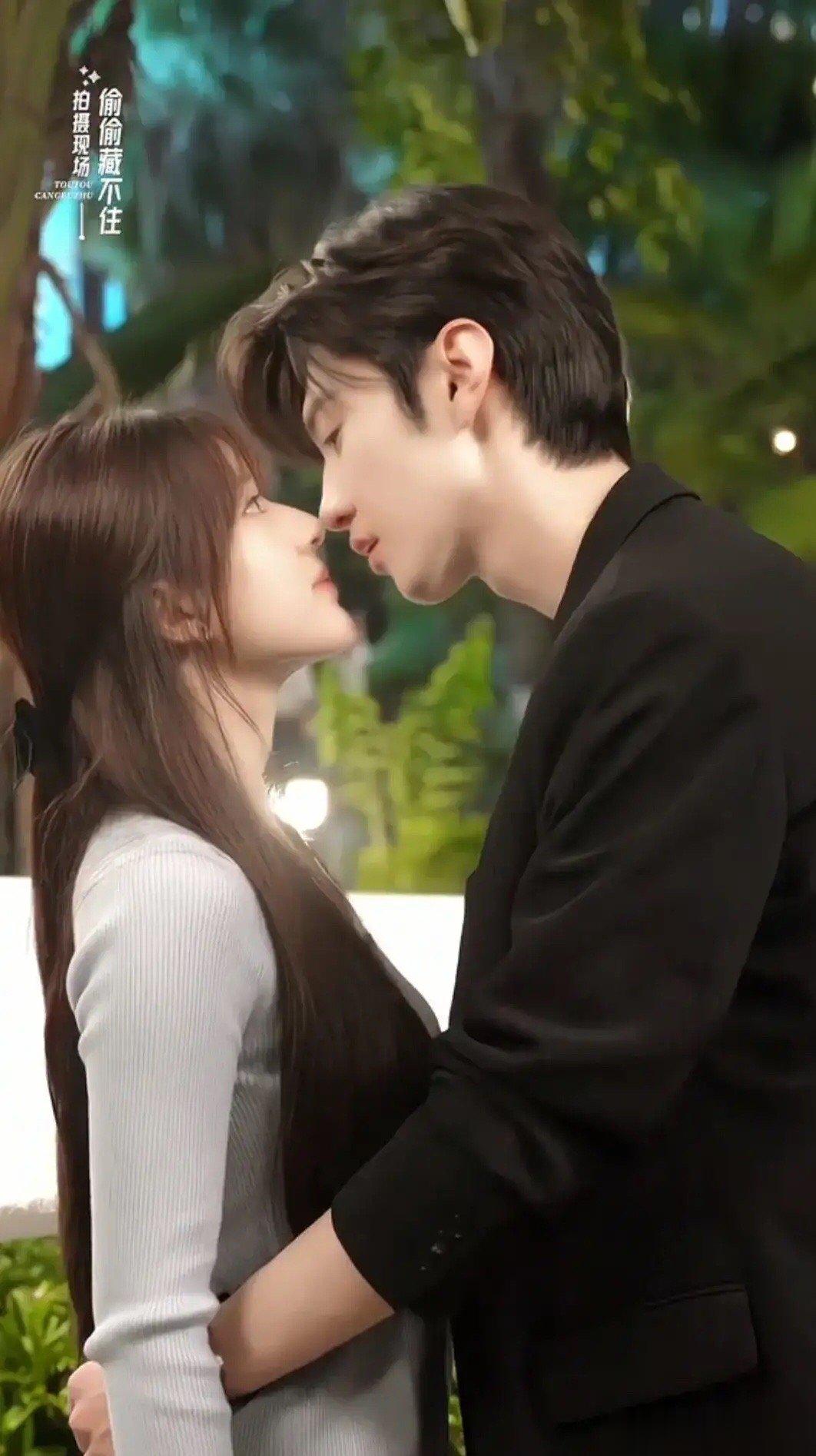 #偷偷藏不住吻戏什么时候来##赵露思#《电视剧偷偷藏不住》提前来点好东西，谁要的