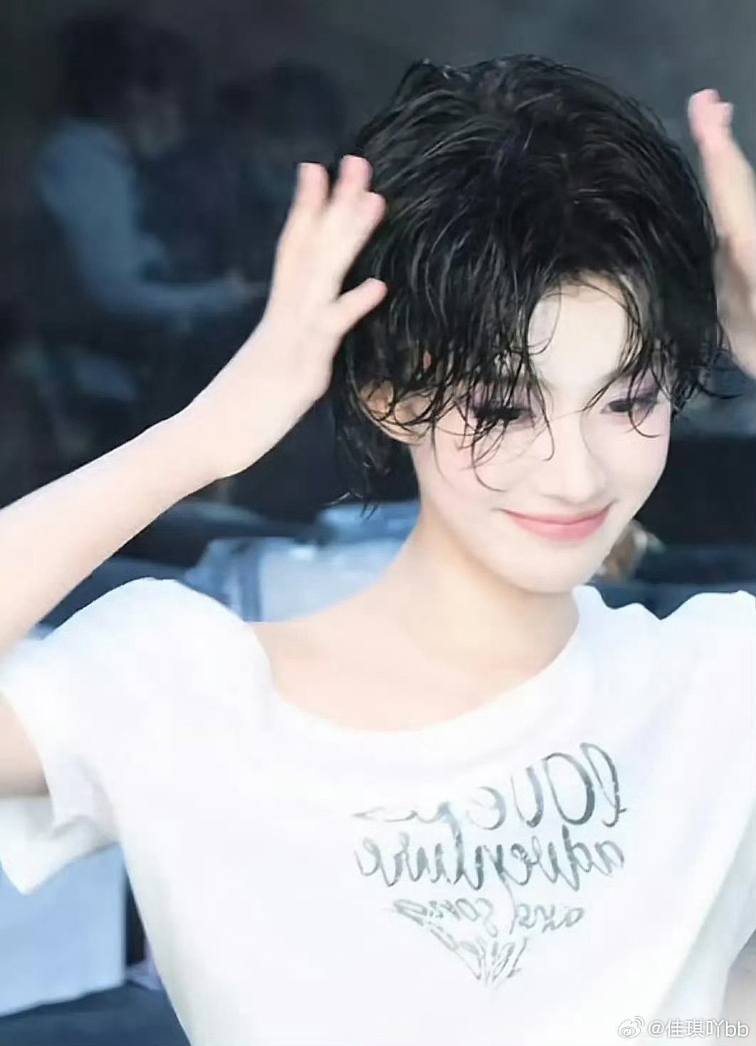 卢昱晓短发真的好好看😻，好清秀的长相啊！！ 