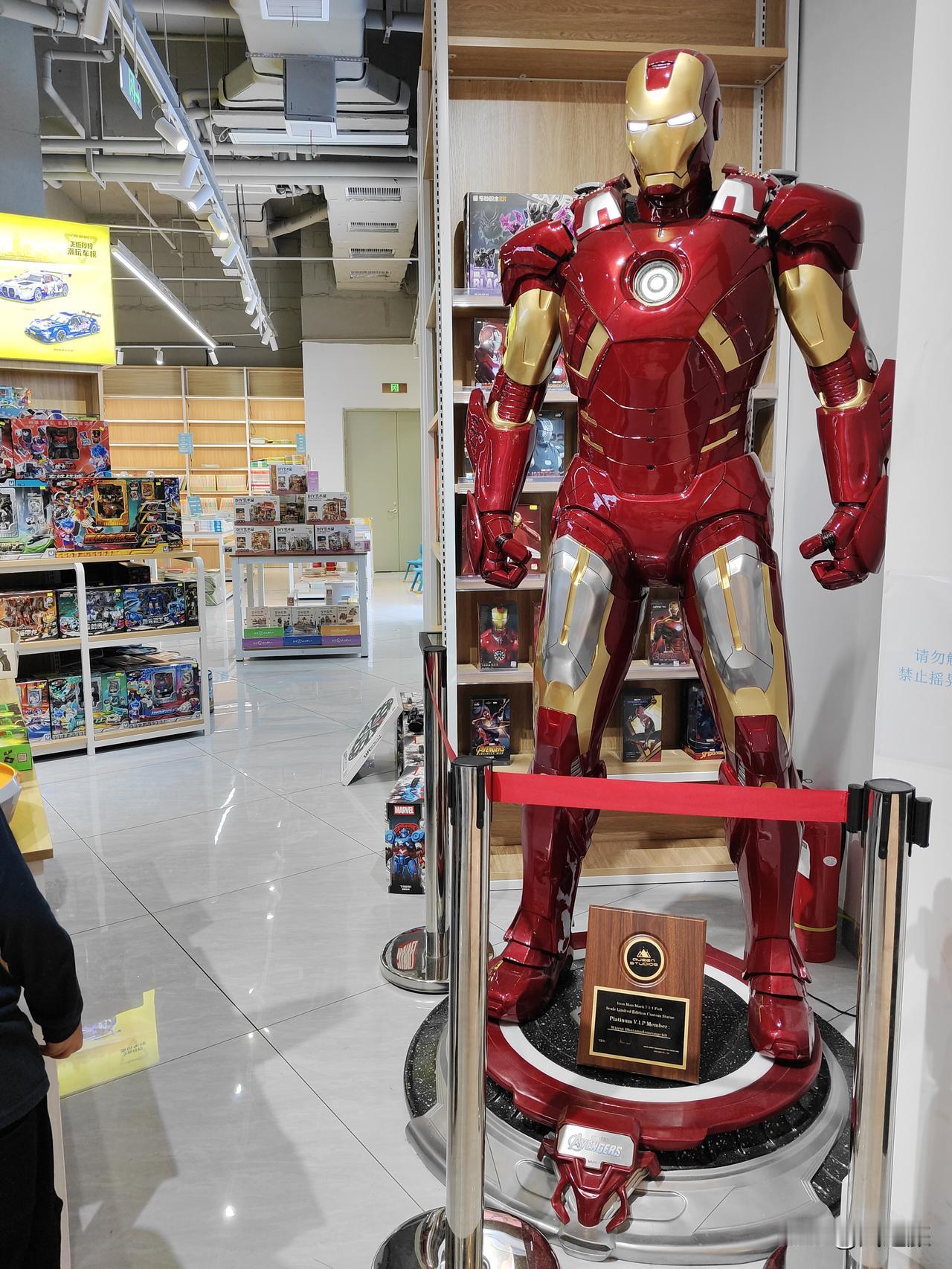 【一】停止低质量社交，把精力留给自己

过了35岁，你还忙着参加各种饭局、讨好所