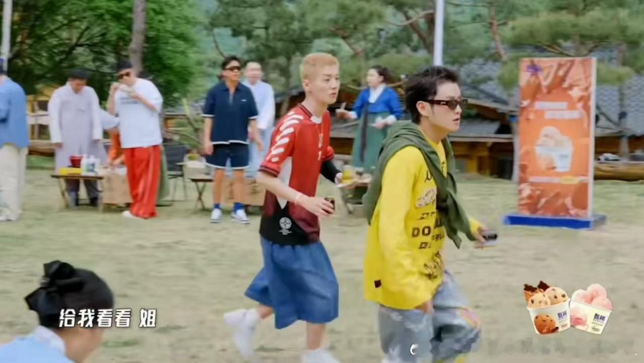 我着急吃瓜就鹿晗这样鹿晗吃瓜急头白脸具象化哈哈哈哈哈 鹿晗吃瓜时的手忙脚乱，跟我