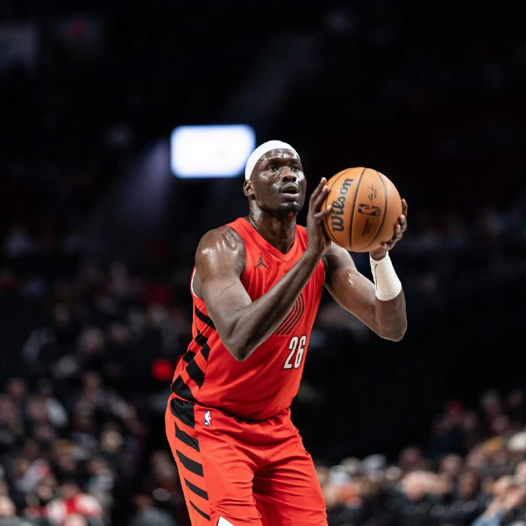 里斯应力性骨折手术，赛季报销。他这个名额，开拓者怕是要给西索科或者乐福转正用了吧