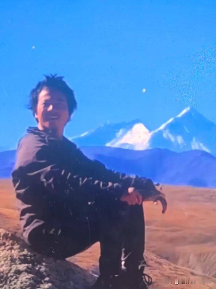 时光荏苒，据官方发布的消息老王已经失足坠冰川不幸遇难消失匿踪五年了。留给冰粉深深
