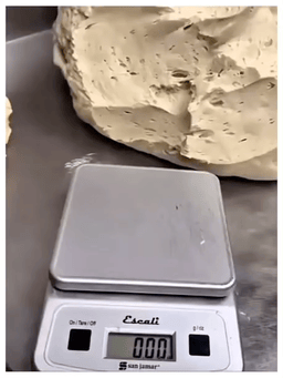 我猜摊主应该是被包围了