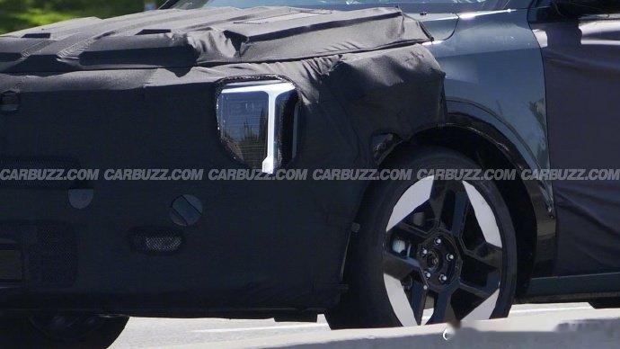 【起亚极睿 Niro 中期改款路测图首曝：放弃“虎颜”设计】科技媒体 CarBu