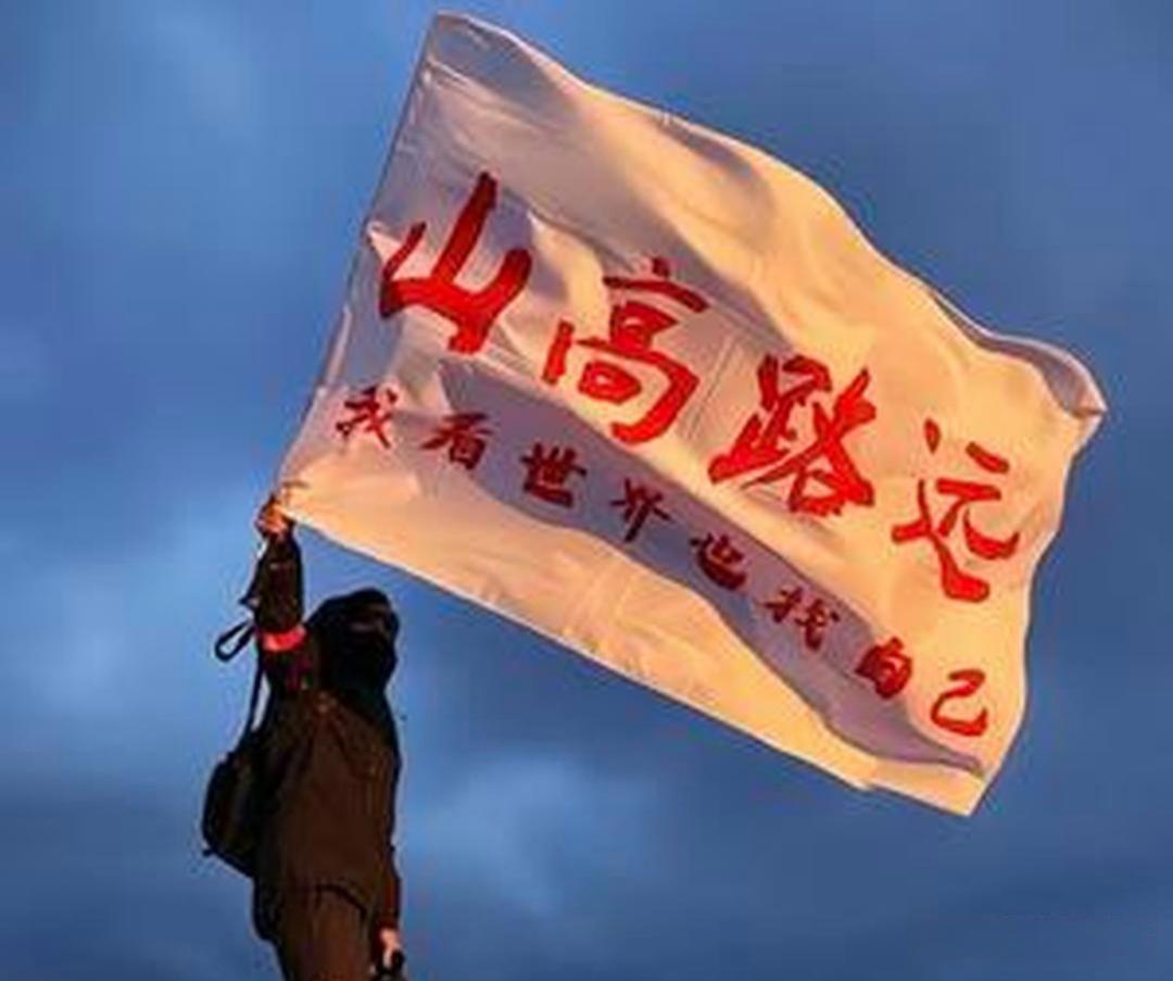 河南周口一个18岁男孩，考完先把自己判了死刑。估分380，他没等成绩，跟家里说去