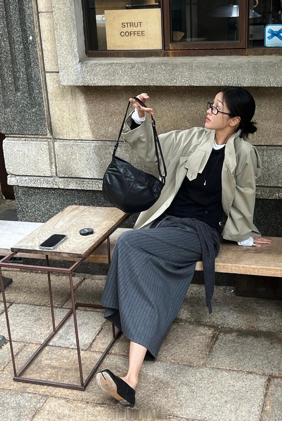 穿搭分享 连续更新第2787天韩国时尚女生日常搭配周日再休闲一天～～韩系穿搭超能