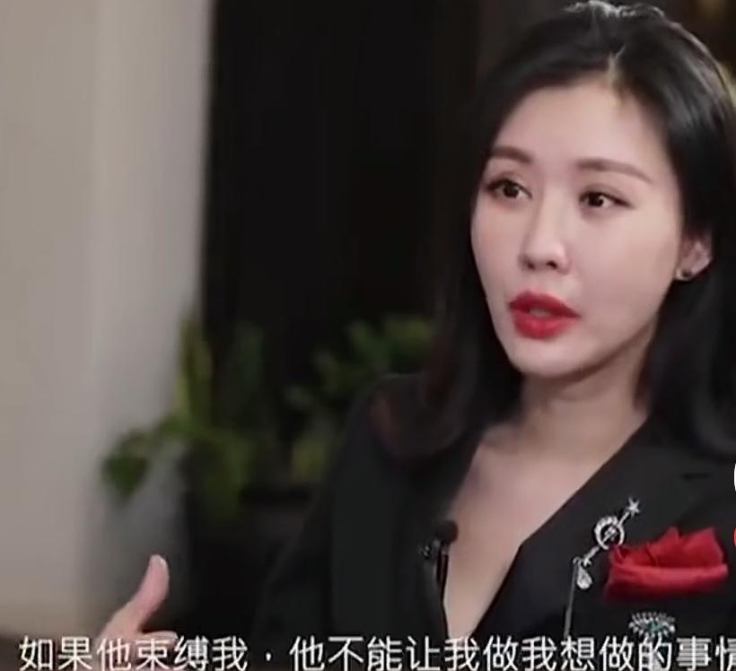 “无论是谁
只要他束缚我，即使给我一座金山，我都可以不要”田朴珺在一次采访里，这