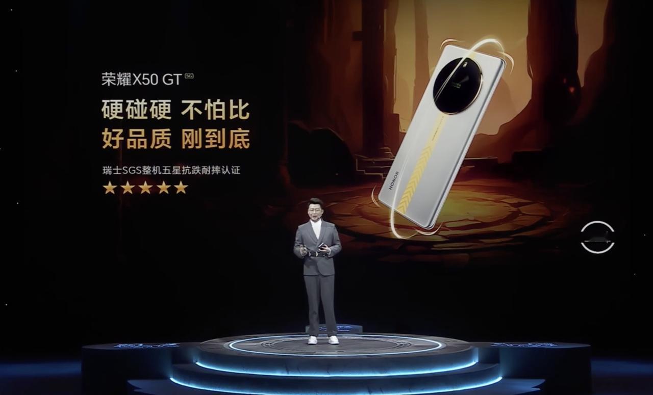 从X50开始，荣耀这条曲面屏但是抗摔的路线就非常成功。荣耀X50 GT同样的缓震