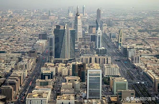 沙特开出这个条件，听起来像在说：“想停火？可以，你先把自己胳膊砍了。”这哪是谈判