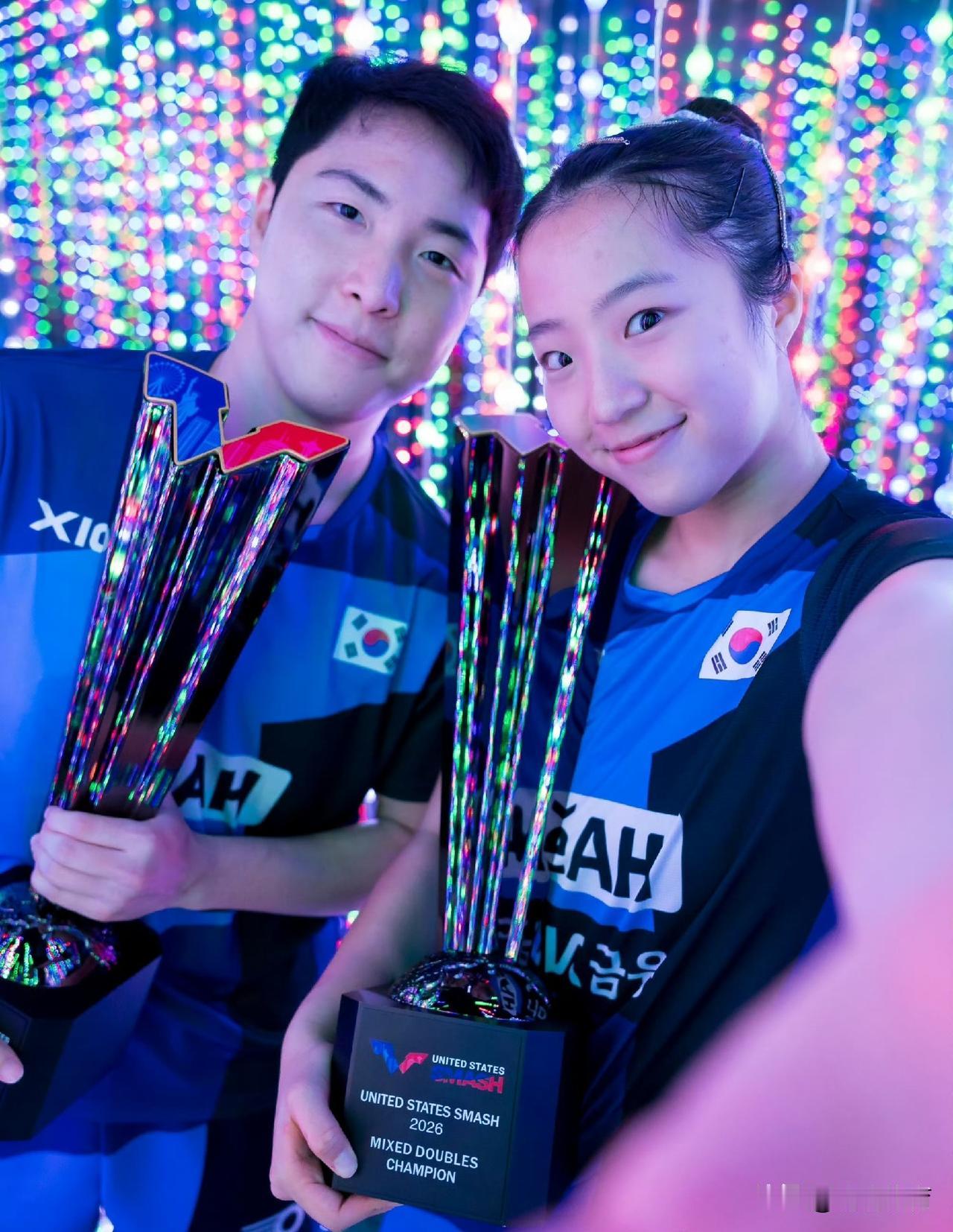 全场镜头感天花板必须是韩国混双申裕斌&林钟勋！妥妥最会拍的一组冠军！
五彩珠帘光