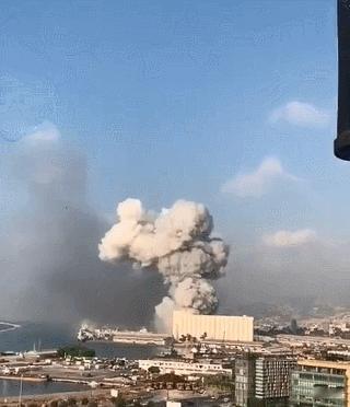 今天看到贝鲁特大爆炸的视频，评论区就有人说遇到此类的大爆炸应该赶紧爬到地上，然后