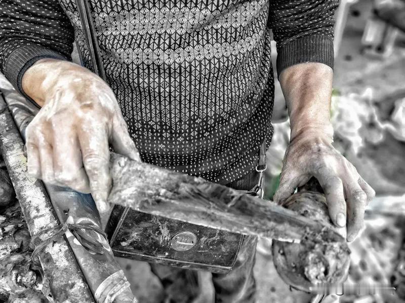 太难了，生活不容易。白干活，贴油钱，车，一分钱都没有，白干活。