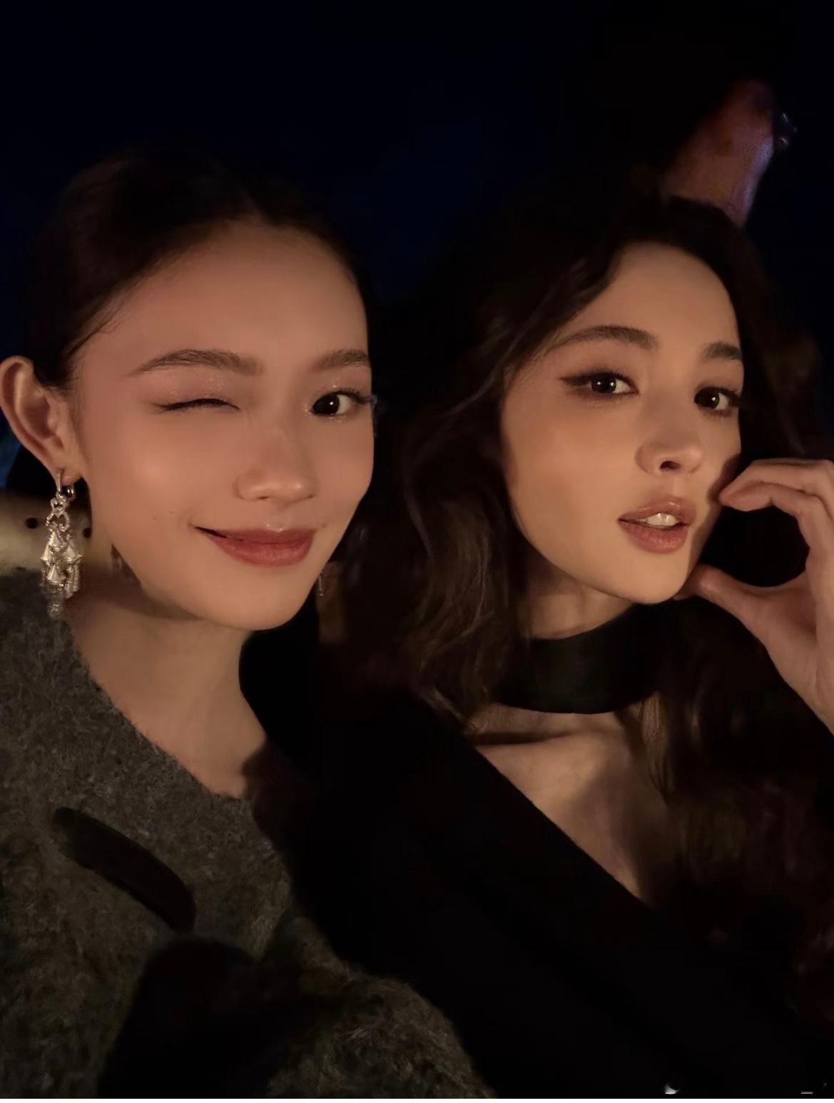 林允娜扎今年还有合照林允娜扎互动超甜，我们还是多欣赏林允的美貌吧[期待][心] 
