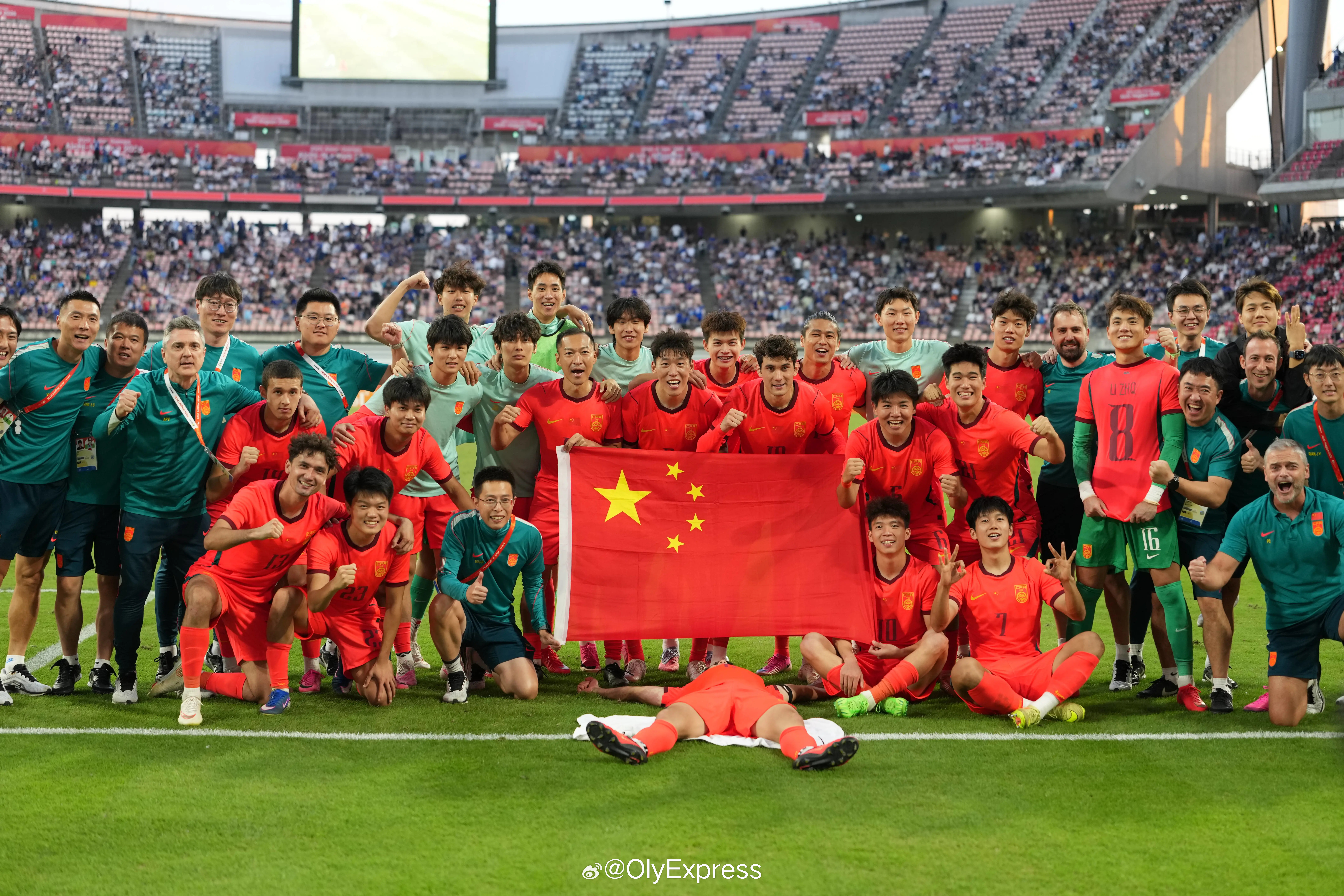 【国足亚运队主帅：此刻我是世界上最幸福的教练】亚运会U23国足铜牌新华社日本名古