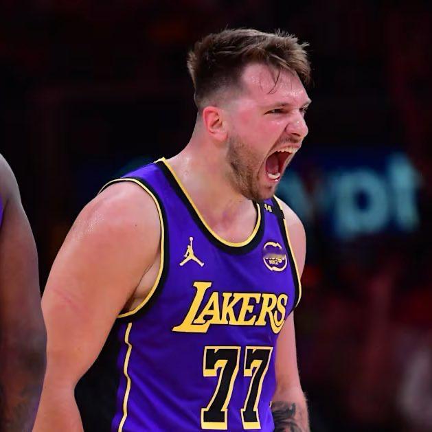 洛城德比快船vs湖人 东契奇一人打一队还得说洛杉矶德比好看！首节快船38-37湖