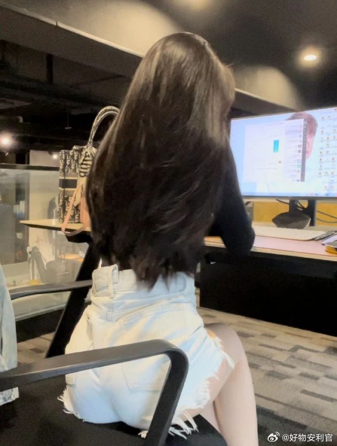 不理解这种发型的女生 ​​​