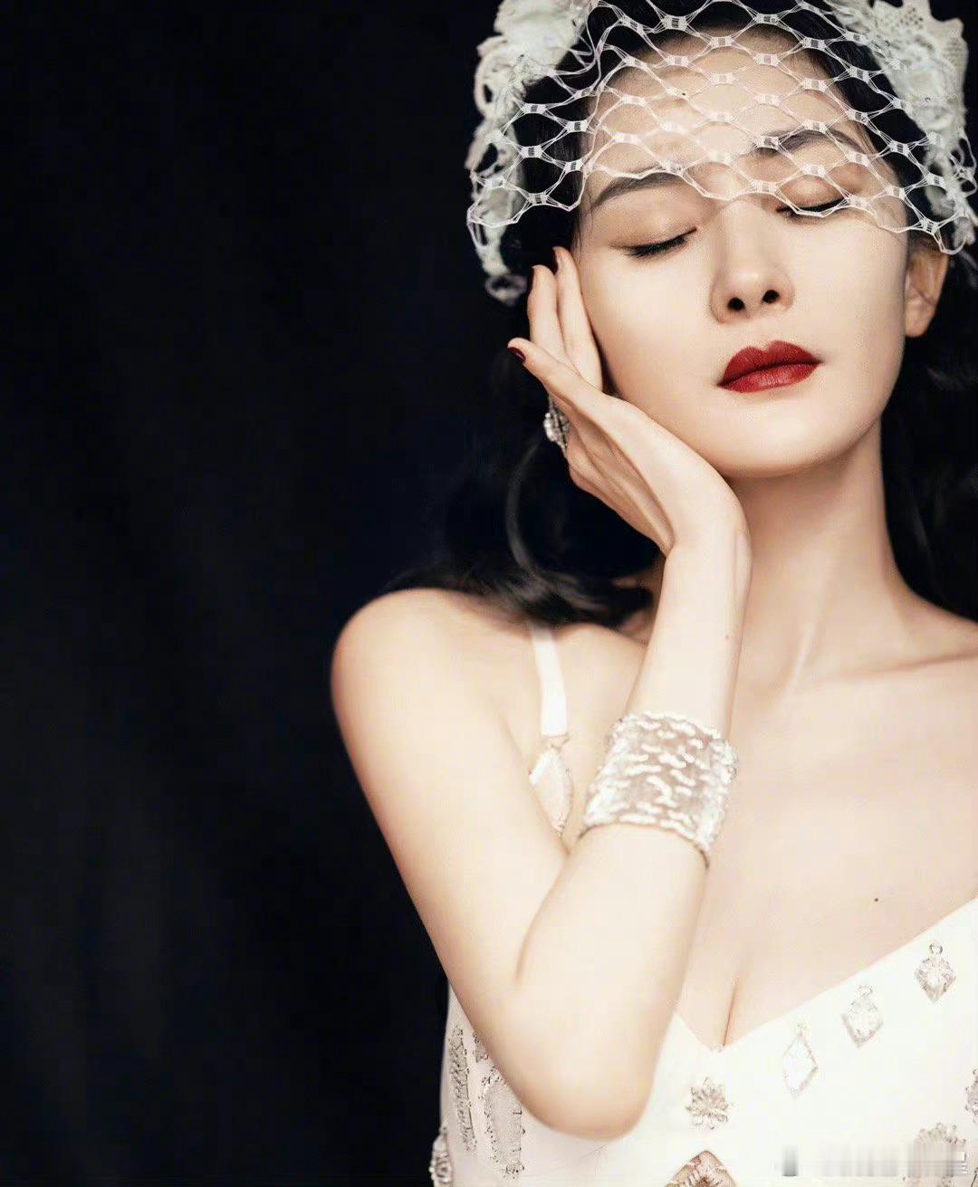 #女明星的闭眼时刻# 闭眼的那一瞬18位女星你对谁最动心 ​​​