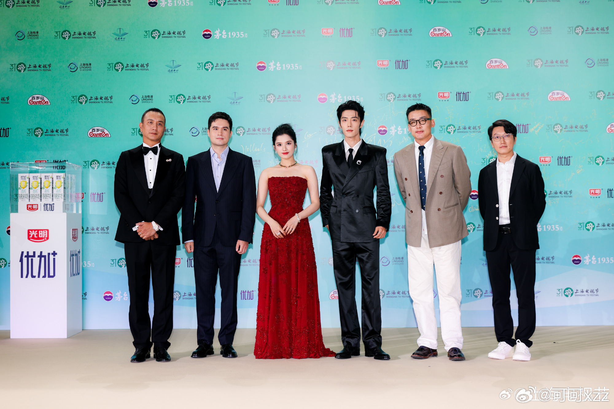 肖战张婧仪白玉兰红毯同框一眼望去，就是那么光彩夺目