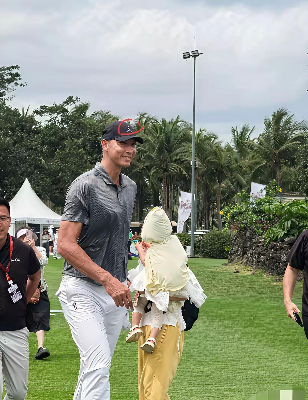 易建联带的帽子是什么牌子的？颜色挺好看