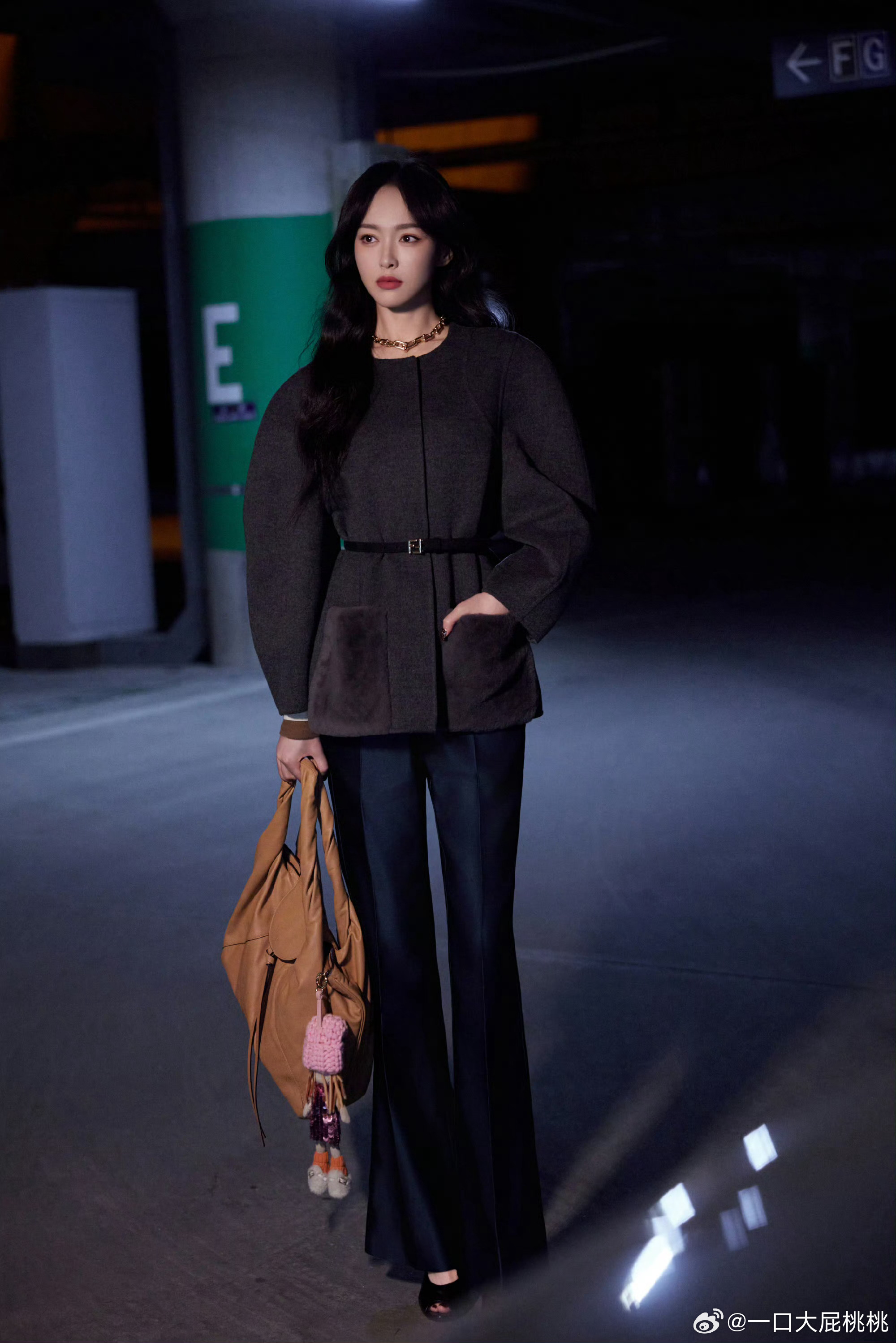 唐嫣  Fendi 2026春夏时装秀出发✈️，期待秀场造型[期待][期待][期
