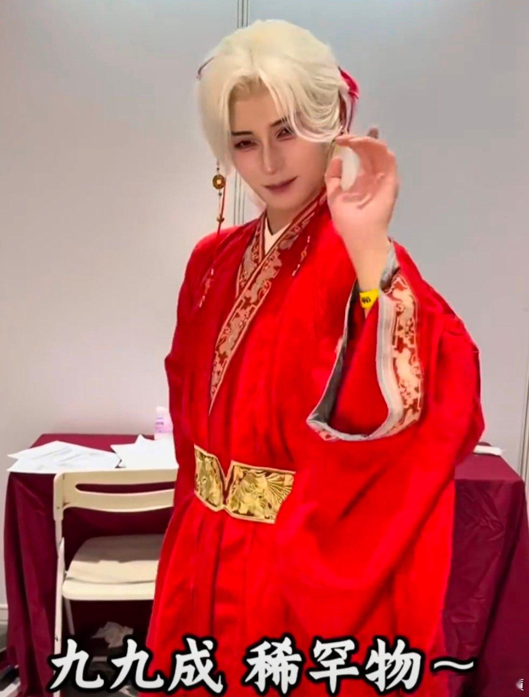 广州漫展被龚杨杰玩明白了逛漫展偶遇梗王龚杨杰 第一次打卡广州漫展的龚杨杰直接封神