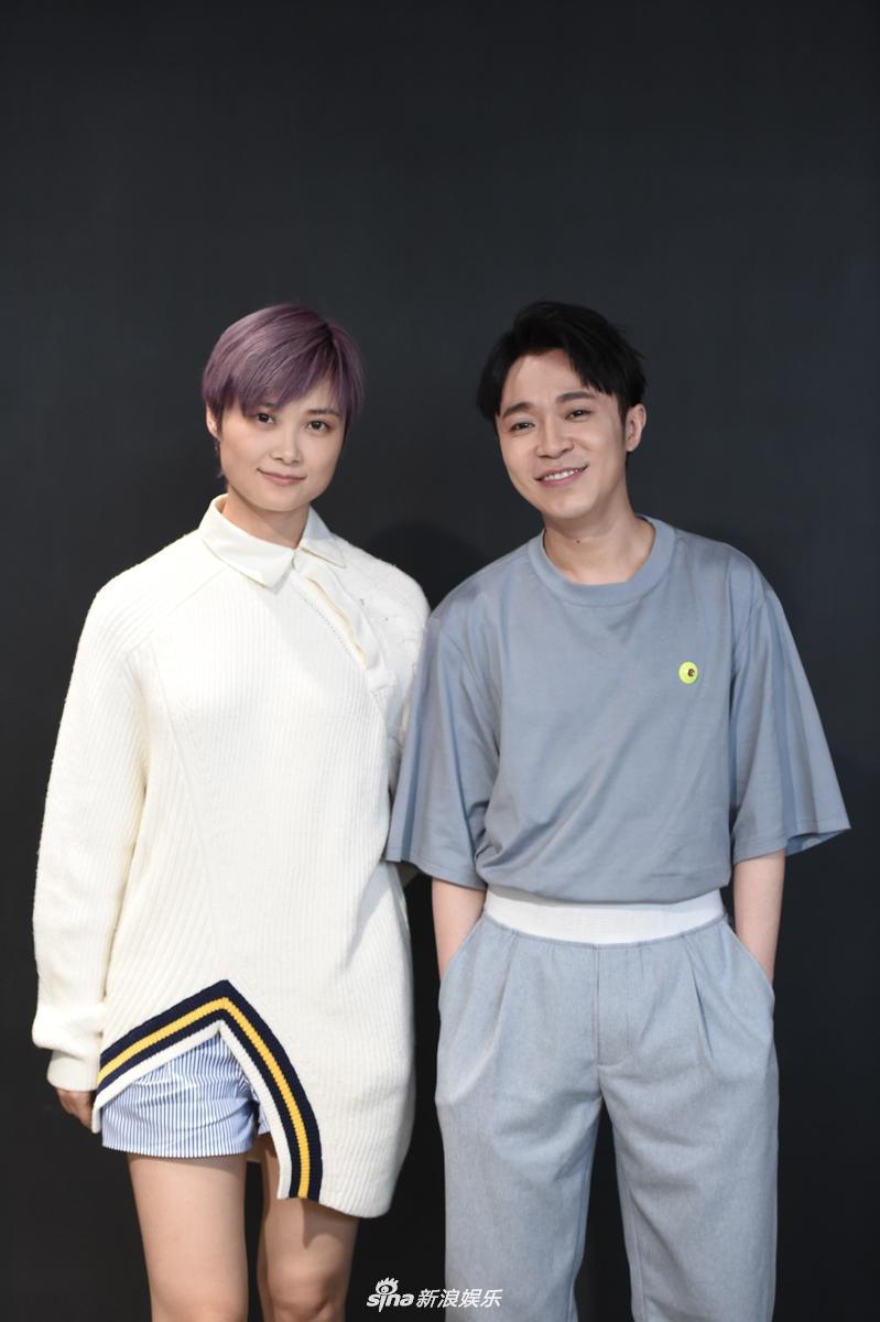 3月15日李宇春上海演唱会，吴青峰助阵首唱新歌《春雨里》。歌名藏李宇春倒序谐音，