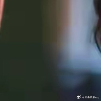 茶不过两种姿态，浮沉；饮茶人不过两种姿势，拿起放下。人生如茶，沉时坦然，浮时淡然