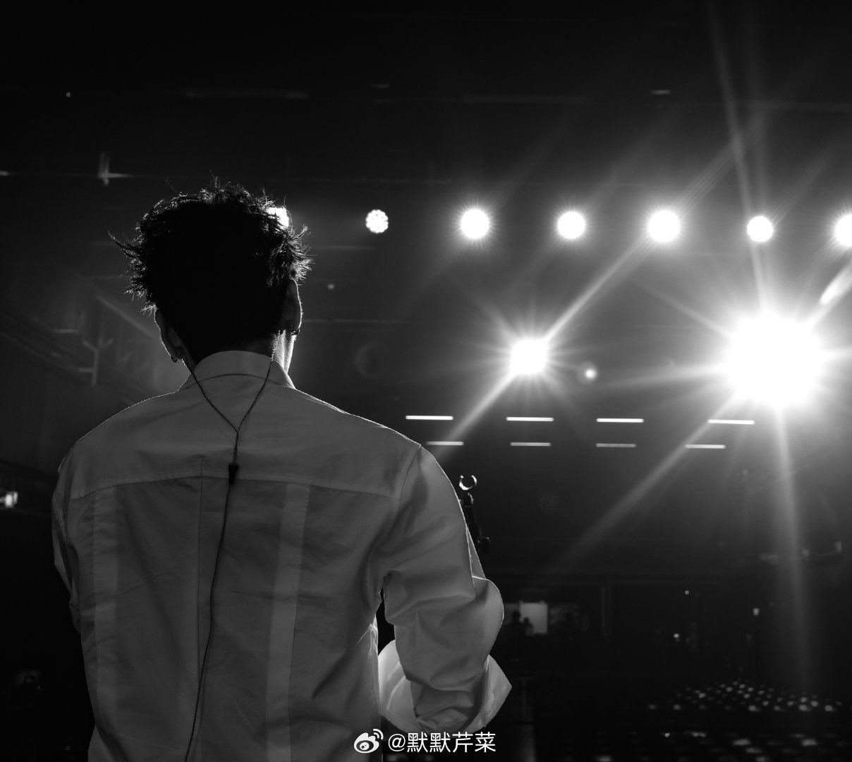 张云雷       这个世界  当然存在六人定律  而我  只希望你当张月亮  